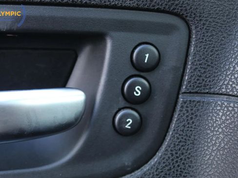 Used 2017 Chrysler 300 Limited image 29