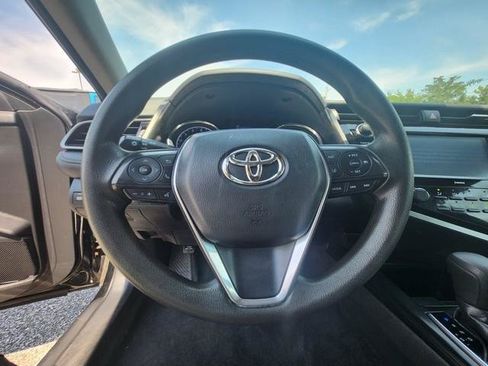Used 2020 Toyota Camry LE w/ Convenience Package FWD image 12