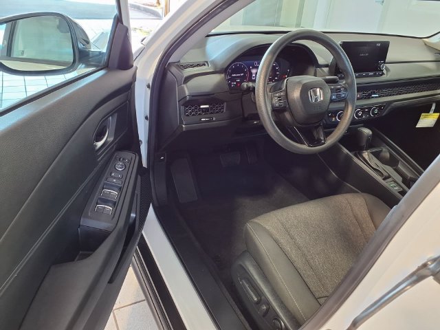 Certified 2025 Honda Accord SE image 6
