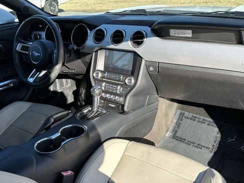Used 2017 Ford Mustang Premium image 19