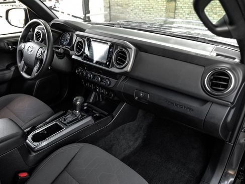 Used 2019 Toyota Tacoma TRD Sport w/ Technology Package image 23