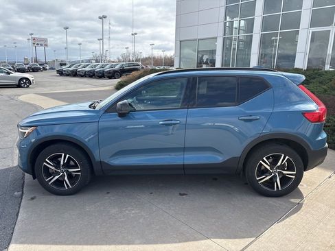 Certified 2023 Volvo XC40 B5 Plus w/ Climate Package image 9