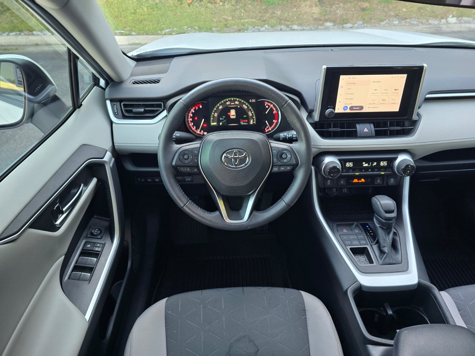 Used 2023 Toyota RAV4 XLE w/ Convenience Package AWD/4WD image 12