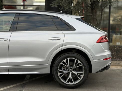 Used 2021 Audi Q8 Premium image 11