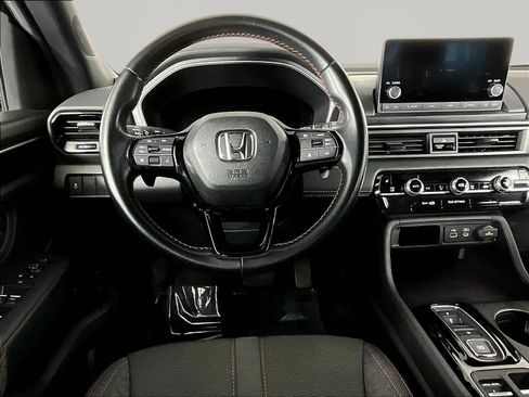 Used 2025 Honda Pilot Sport image 8