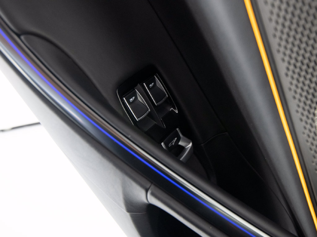 Used 2025 McLaren Artura Spider RWD image 14