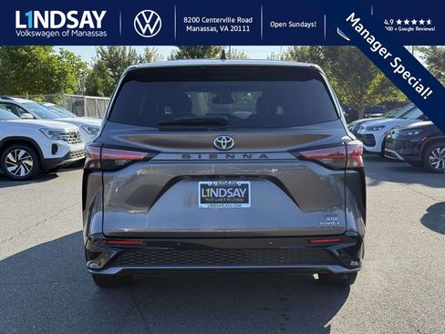 Used 2021 Toyota Sienna XSE image 3