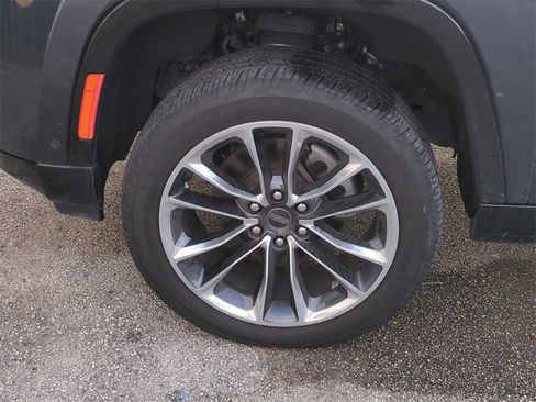 Used 2023 Jeep Wagoneer L Series III w/ Premium Group I image 12