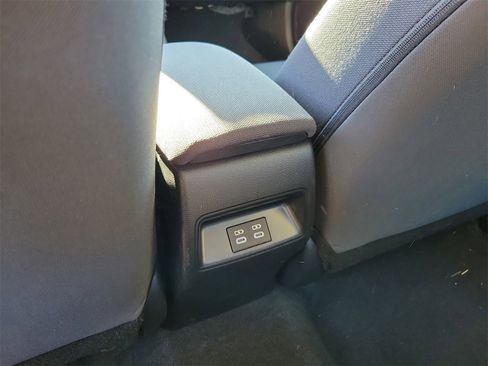 Used 2025 Toyota Corolla LE image 11