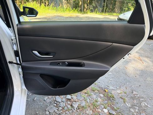 Certified 2023 Hyundai Elantra Limited FWD image 12