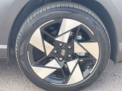 Used 2025 Hyundai Kona Limited image 9