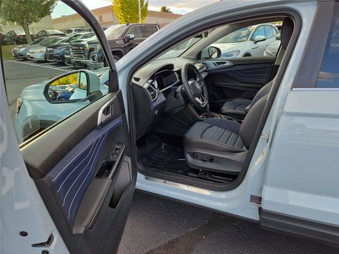 Certified 2025 Volkswagen Taos SEL image 10