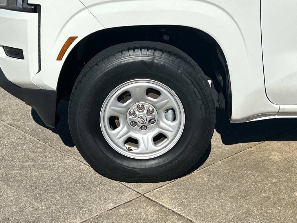 Used 2024 Nissan Frontier S RWD image 7