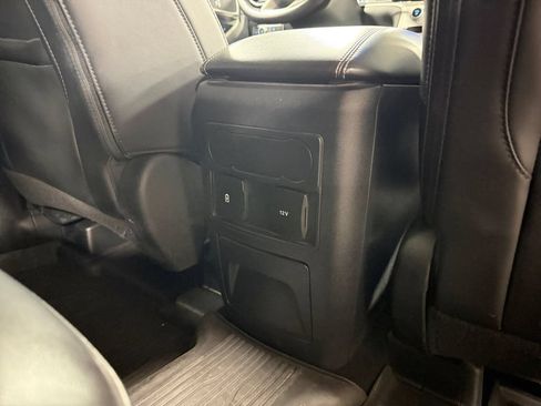 Used 2022 Ford Explorer XLT AWD/4WD image 22