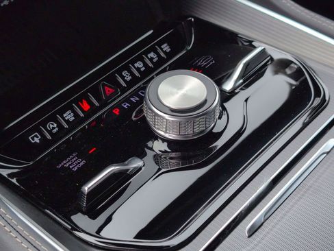 New 2026 Jeep Grand Wagoneer Summit image 18