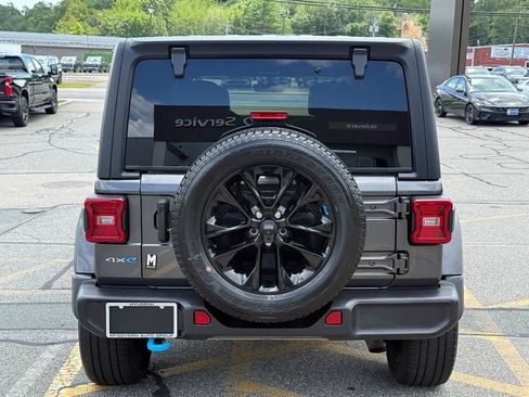 Used 2023 Jeep Wrangler Unlimited Sahara AWD/4WD image 5