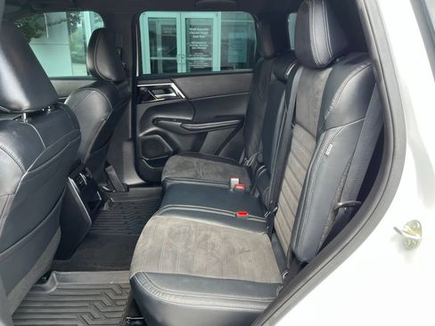 Used 2023 Mitsubishi Outlander SE Black Edition AWD/4WD image 13