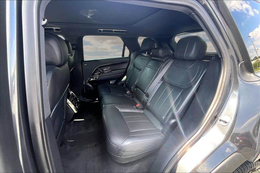 Used 2024 Land Rover Range Rover Sport SE AWD/4WD image 22