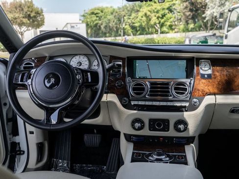 Used 2013 Rolls-Royce Ghost RWD image 19