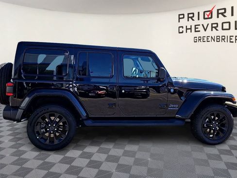 Used 2025 Jeep Wrangler Unlimited Sahara AWD/4WD image 9