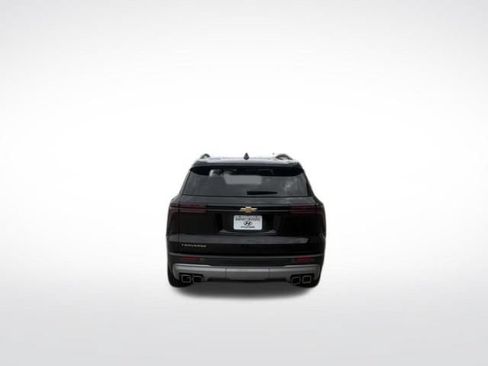 Used 2025 Chevrolet Traverse LT FWD image 4