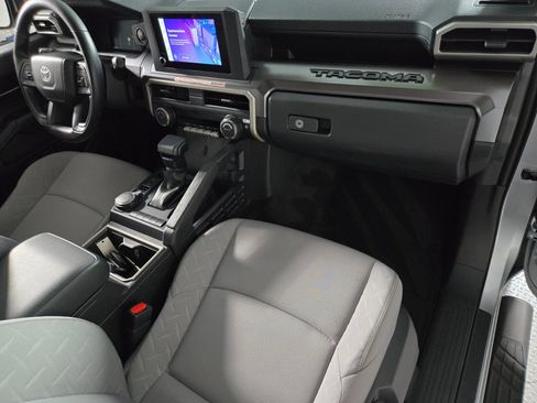 Used 2024 Toyota Tacoma SR5 AWD/4WD image 17
