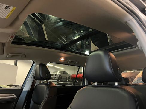 Used 2018 Volkswagen Atlas SEL w/ R-Line Package image 24