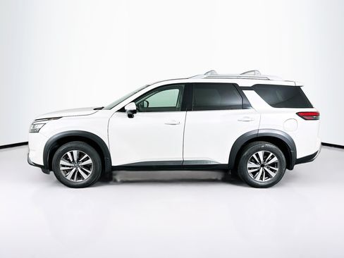 Used 2023 Nissan Pathfinder SL w/ Cargo Package FWD image 4