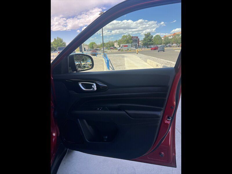 Used 2025 Jeep Compass Trailhawk AWD/4WD image 24