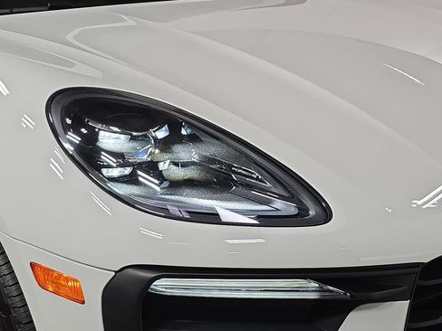 Certified 2023 Porsche Macan AWD/4WD image 12