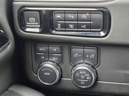 Certified 2025 GMC Yukon Denali image 24