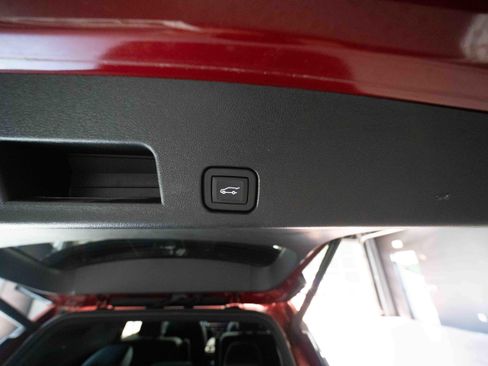Used 2024 Chevrolet Traverse RS AWD/4WD image 29