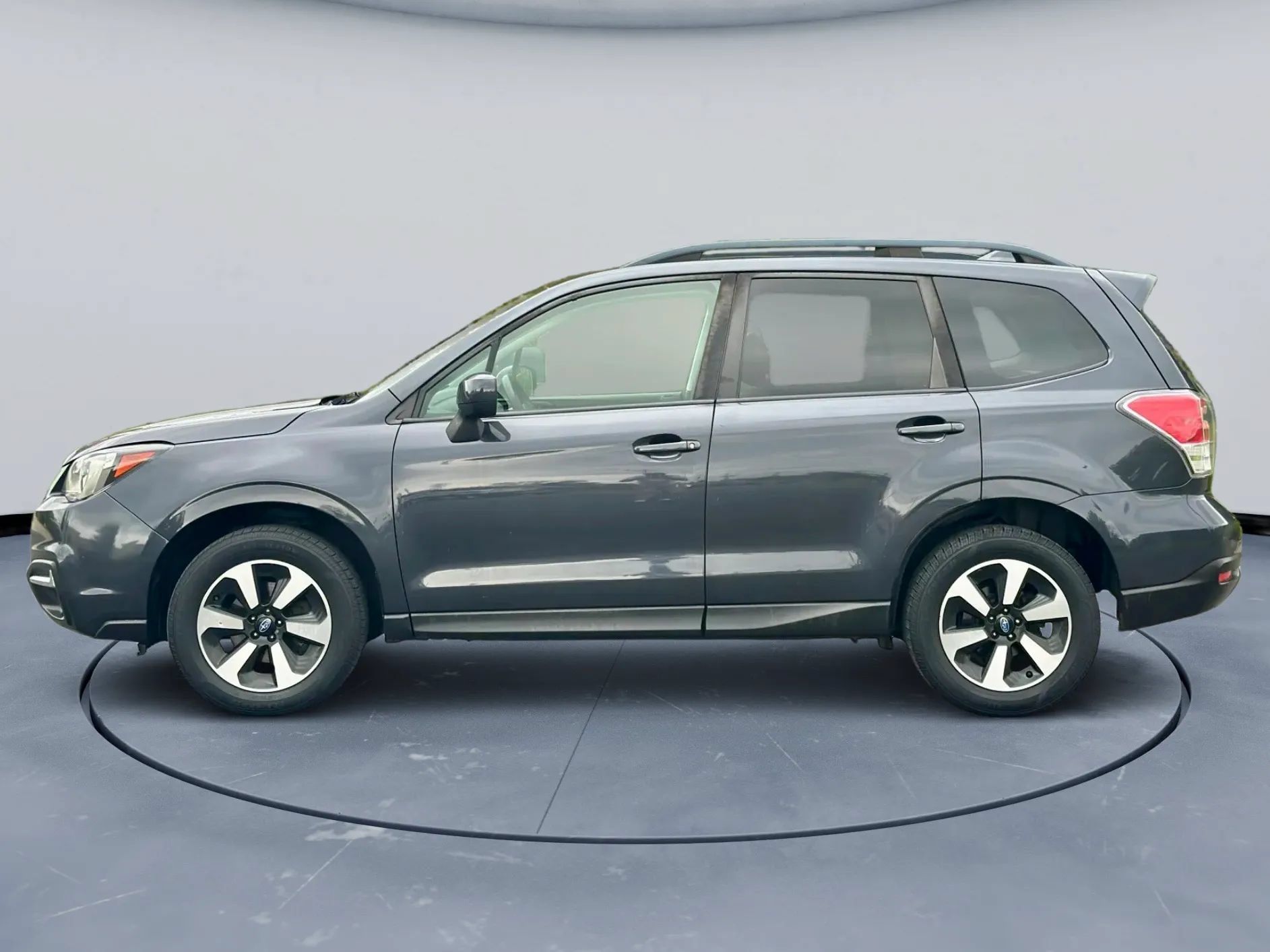 Used 2017 Subaru Forester 2.5i Premium w/ Popular Package #2A AWD/4WD image 3