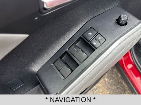 Used 2022 Toyota Highlander XLE image 11