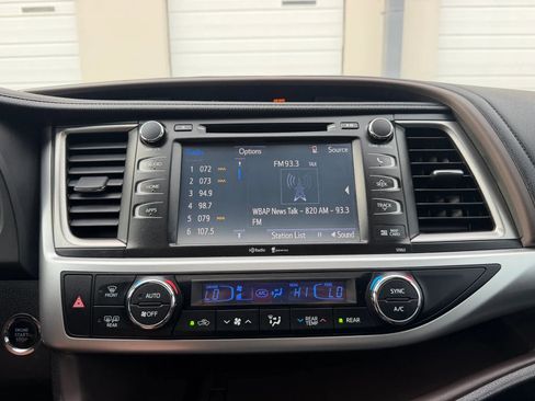 Used 2015 Toyota Highlander XLE FWD image 34