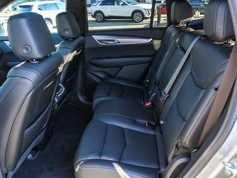 Used 2025 Cadillac XT6 Luxury image 17