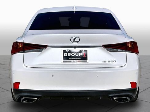 Used 2018 Lexus IS 300 w/ Comfort Package RWD image 5