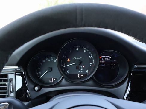 New 2025 Porsche Macan image 28