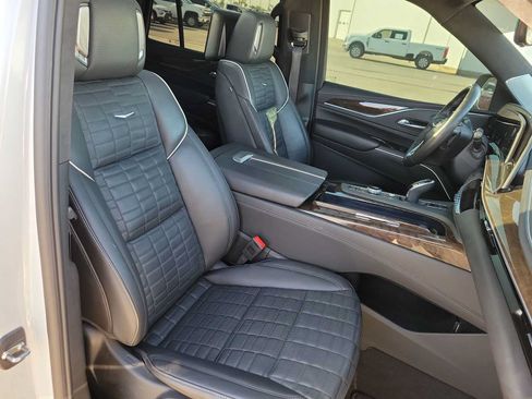 Used 2024 Cadillac Escalade Sport Platinum AWD/4WD image 18