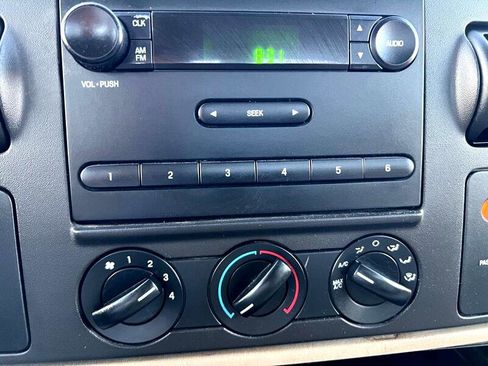 Used 2006 Ford F350 2WD Regular Cab Super Duty image 19
