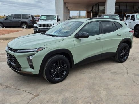 Used 2025 Chevrolet Trax ACTIV w/ Driver Confidence Package image 1