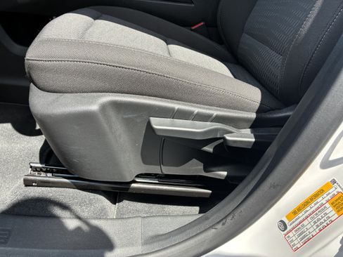 Used 2026 Chevrolet Equinox LT FWD image 24