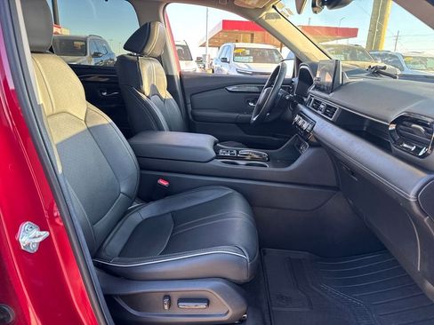 Used 2025 Honda Pilot Elite image 13