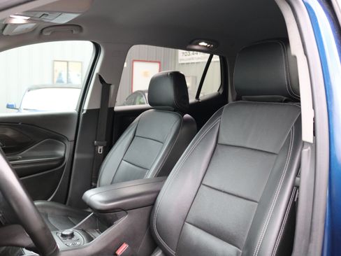 Used 2023 GMC Terrain SLT image 16