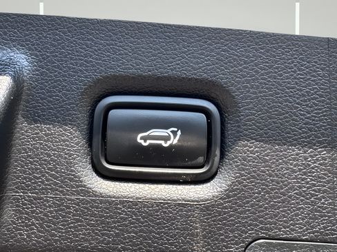 Used 2022 Hyundai Santa Fe SEL w/ Convenience + Premium Package FWD image 42