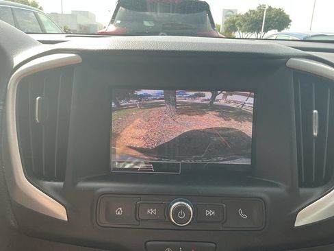 Used 2024 GMC Terrain SLE FWD image 35