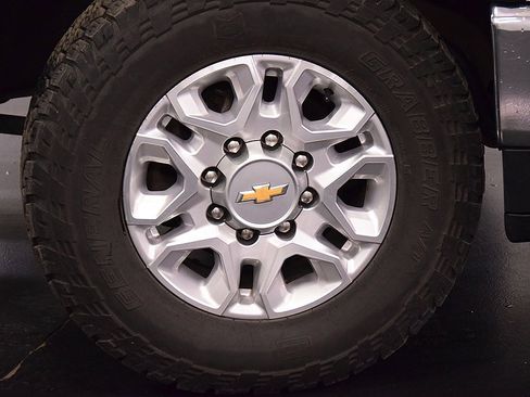 Used 2023 Chevrolet Silverado 3500 LT image 11