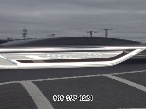 Certified 2025 Volkswagen Atlas Cross Sport SE AWD/4WD image 9
