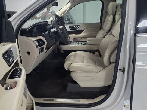 Used 2019 Lincoln Navigator Reserve AWD/4WD image 16