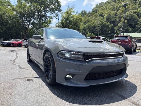 Used 2018 Dodge Charger R/T Scat Pack w/ Dynamics Package RWD image 2